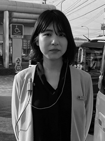スタッフ03