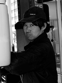 スタッフ03