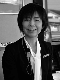 スタッフ03