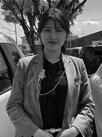 スタッフ03